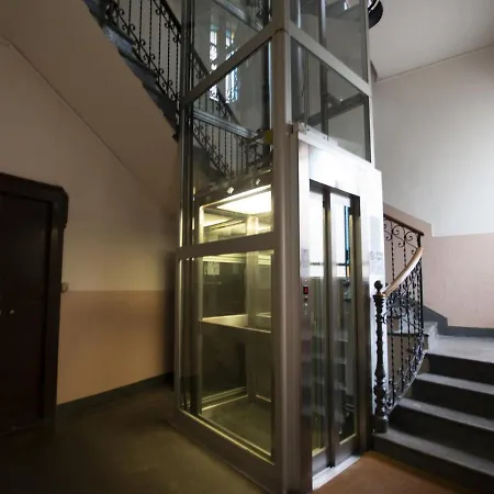 The Rent - Cozy Two-bedroom In Porta Romana District 아파트 밀라노