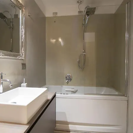 The Rent - Cozy Two-bedroom In Porta Romana District Mailand