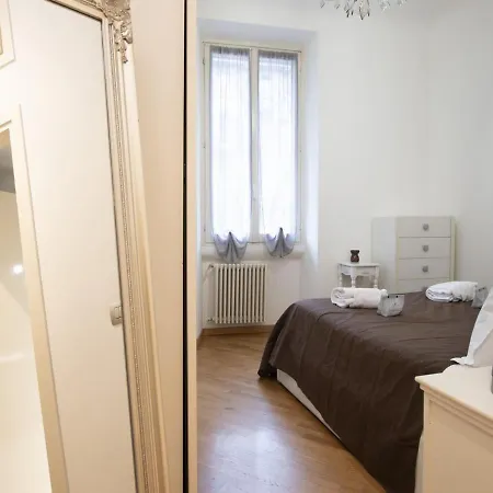The Rent - Cozy Two-bedroom In Porta Romana District Apartment Mailand