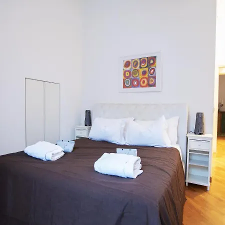 The Rent - Cozy Two-bedroom In Porta Romana District Apartment