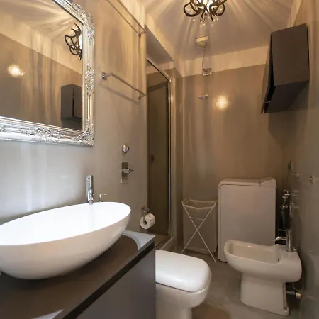 The Rent - Cozy Two-bedroom In Porta Romana District Apartment Mailand