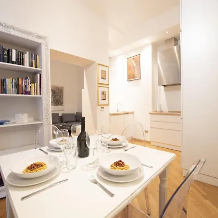 The Rent - Cozy Two-bedroom In Porta Romana District Apartment Mailand